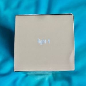 Stila Hide & Chic Fluid Foundation